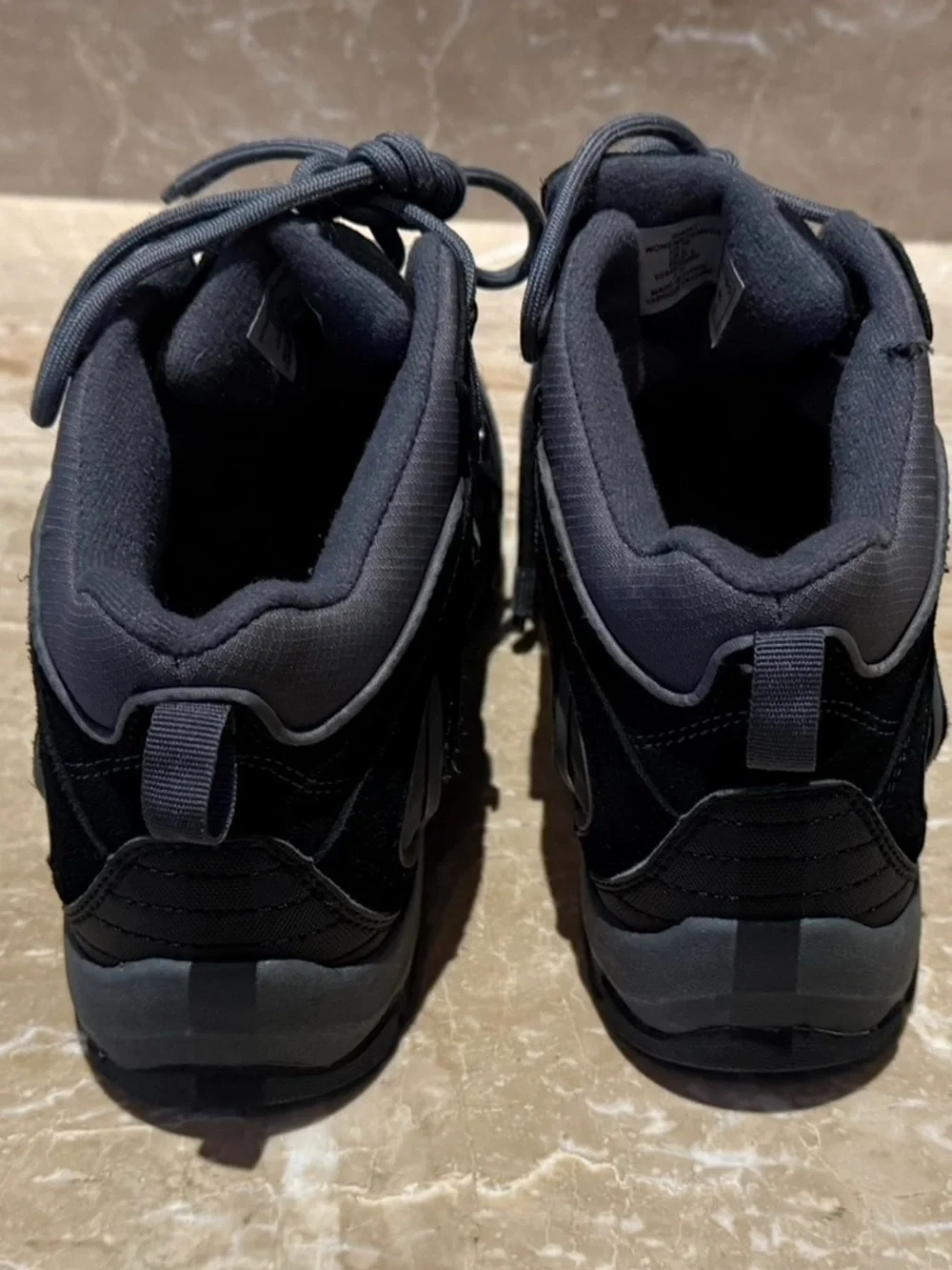 LANDS END KIDS 7B winter boots , warm cushioned Comfortable LIKE NEW